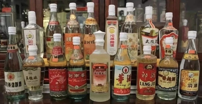 成都邮票钱币字画旧书连环画线装书瓷器徽章像章纸币老酒古玩字画回收